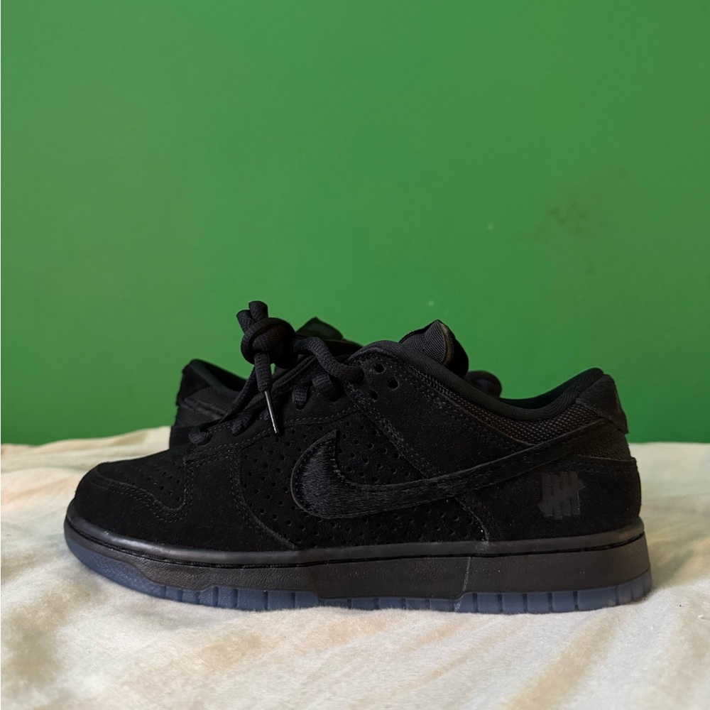 Nike dunk low undefeated size 7